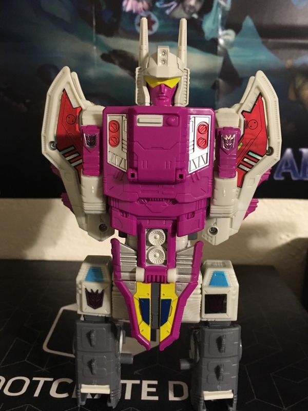 Power Of The Primes Voyager Class Hun Gurrr   In Hand Images   (6 of 8)